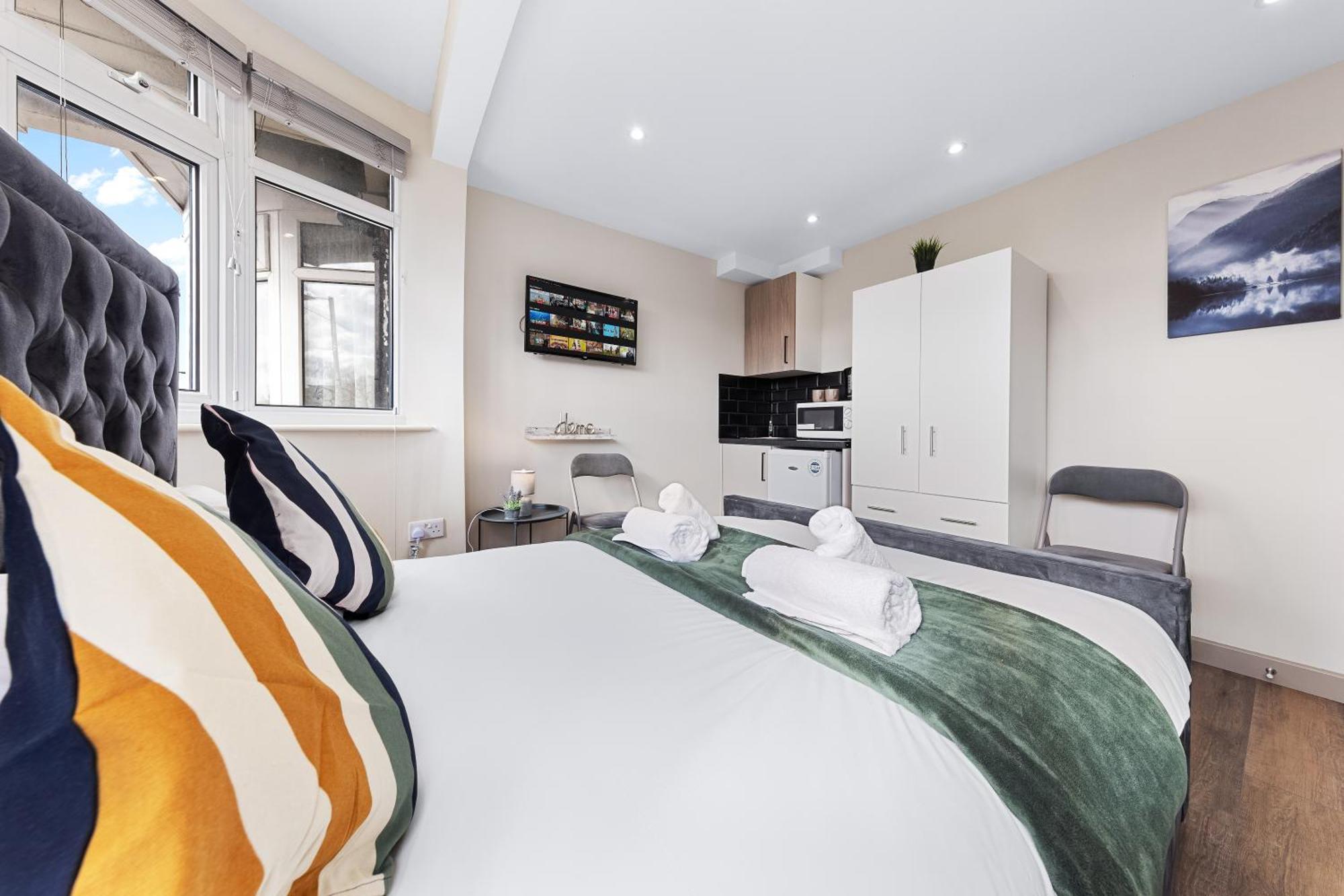 Serviced Ensuite Modern Studio - Sleeps 2 - Near Wembley Stadium - Good Transport Link To Central London - Harrow Ha3 Hatch End Esterno foto