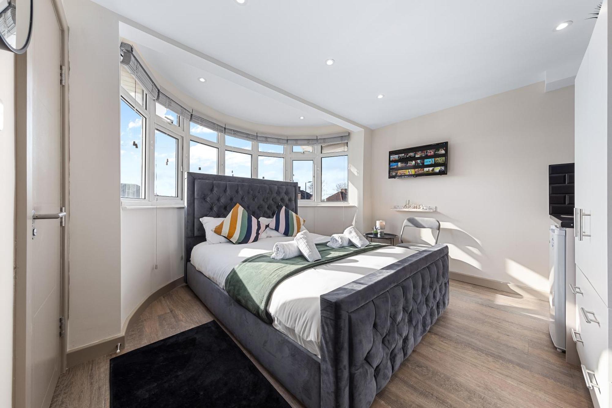 Serviced Ensuite Modern Studio - Sleeps 2 - Near Wembley Stadium - Good Transport Link To Central London - Harrow Ha3 Hatch End Esterno foto